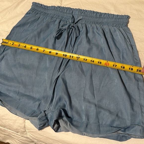 NWT- TOP AND SHORTS BUNDLE - Picture 12 of 15